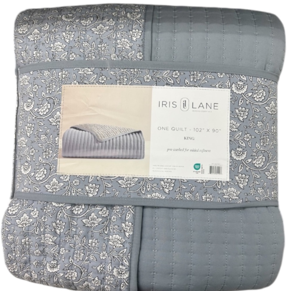 Iris Lane Blue and White Floral King Quilt 102”x90”
